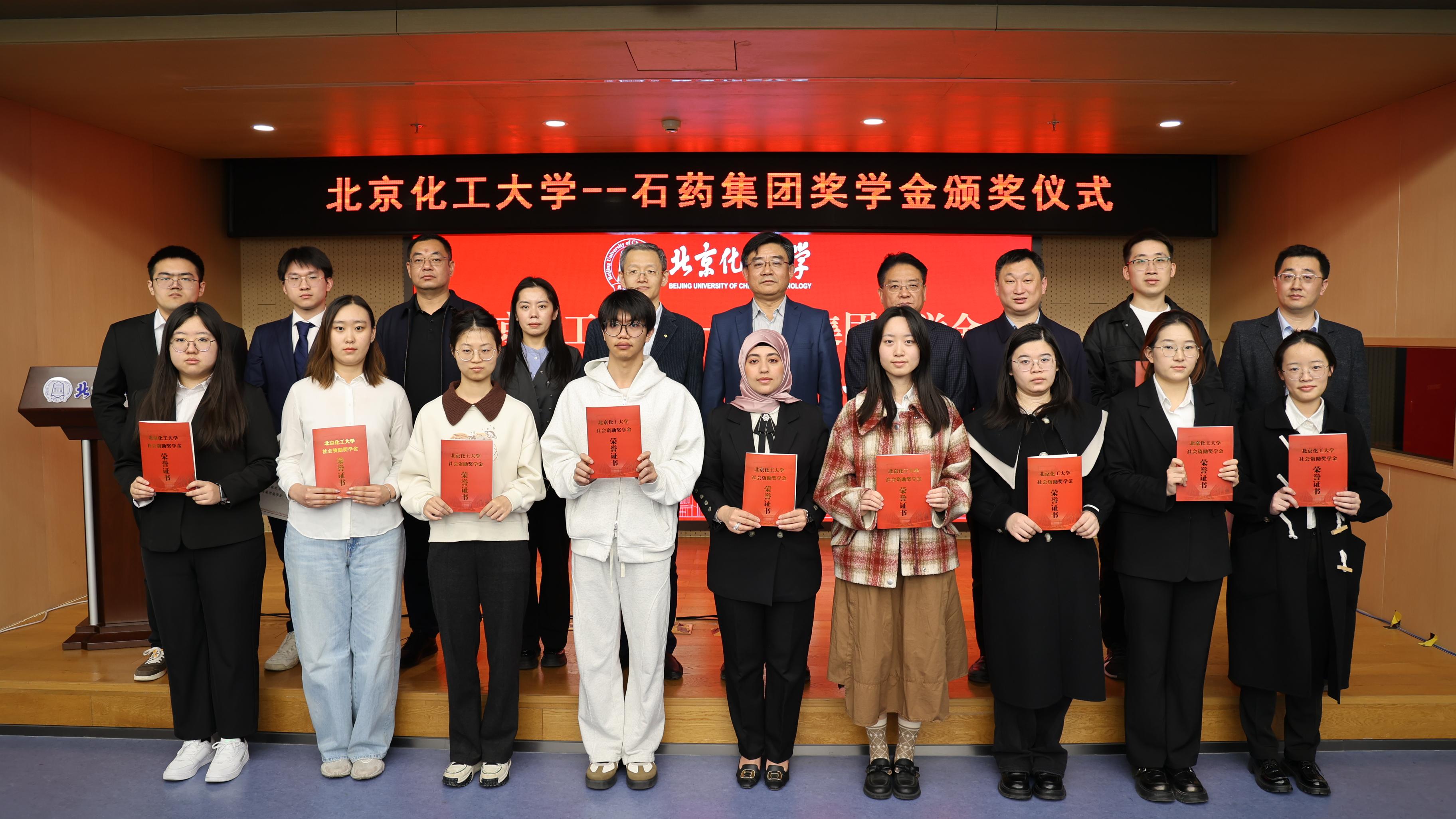 君临国际